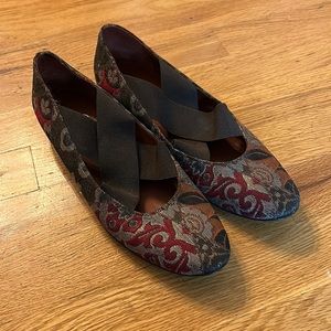 Donald Pliner Floral Flats